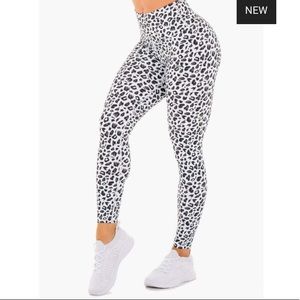 Ryderwear snow leopard leggings
